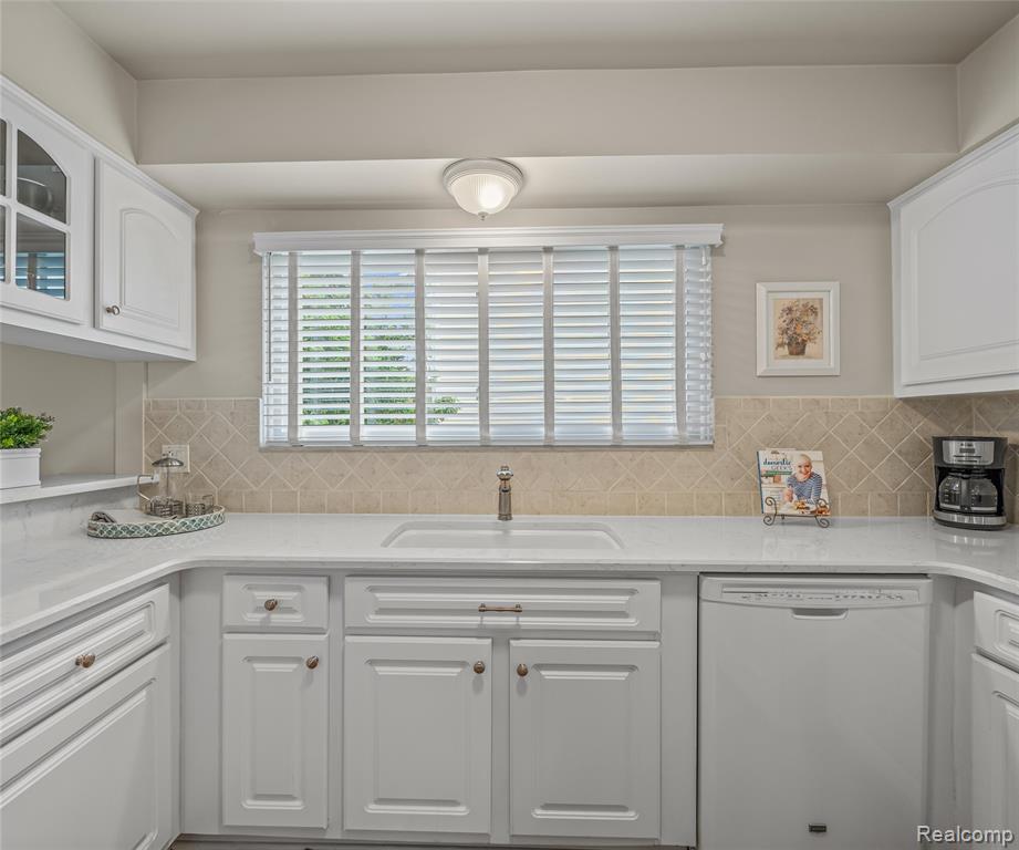 42736 BOULDEN Court, Canton, MI 48187 — Photo 37