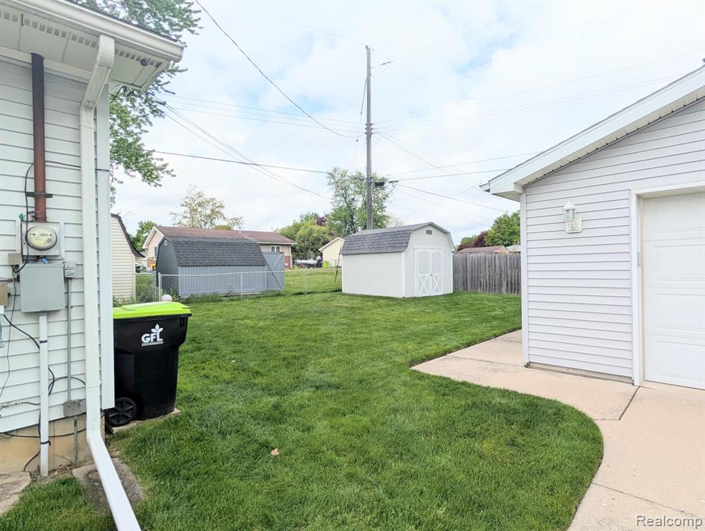 5418 Don Shenk Drive, Swartz Creek, MI 48473 — Photo 14