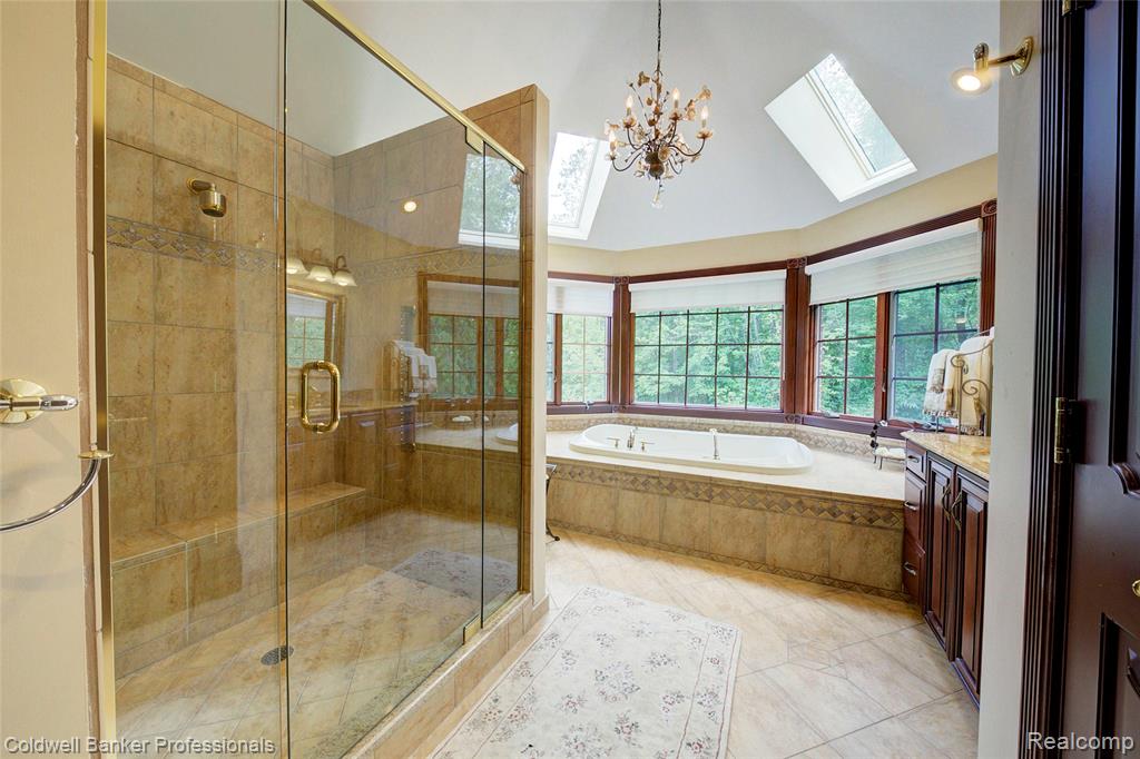 4546 Forest Edge Lane, West Bloomfield, MI 48323 — Photo 55