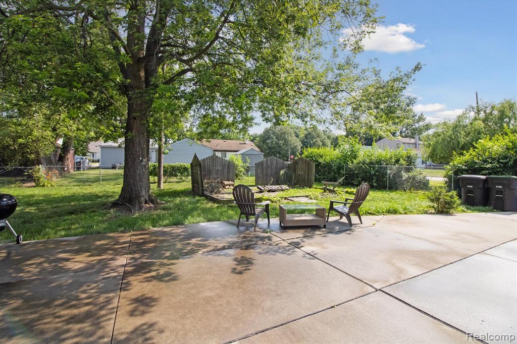 8025 Mayfair Street, Taylor, MI 48180 — Photo 32