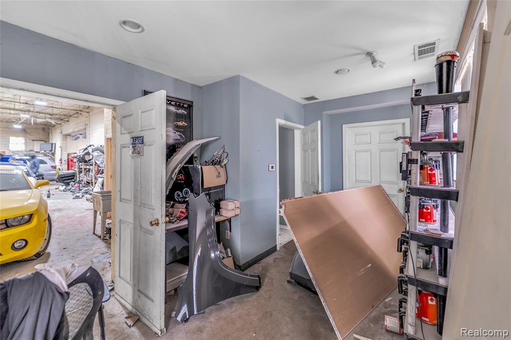 8407 E 9 Mile Road, Warren, MI 48089 — Photo 18