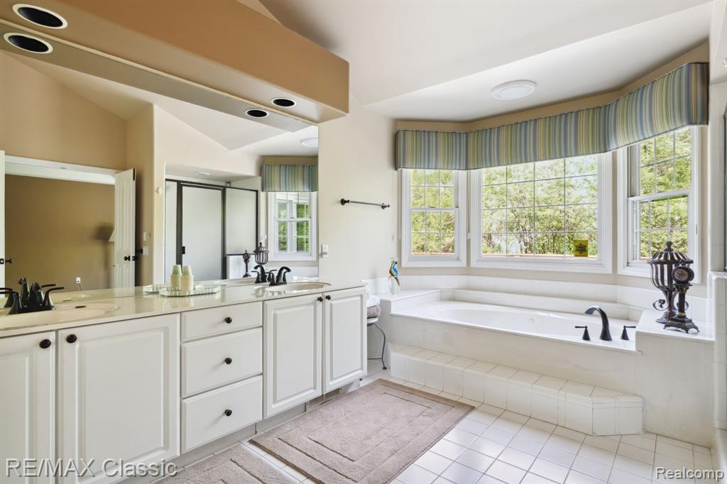 39508 VILLAGE RUN Drive, Northville, MI 48168 — Photo 27