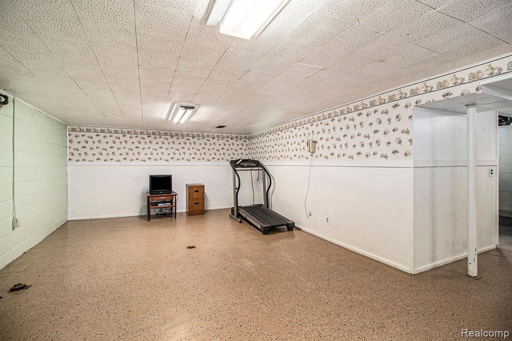 9592 SARASOTA, Redford, MI 48239 — Photo 18
