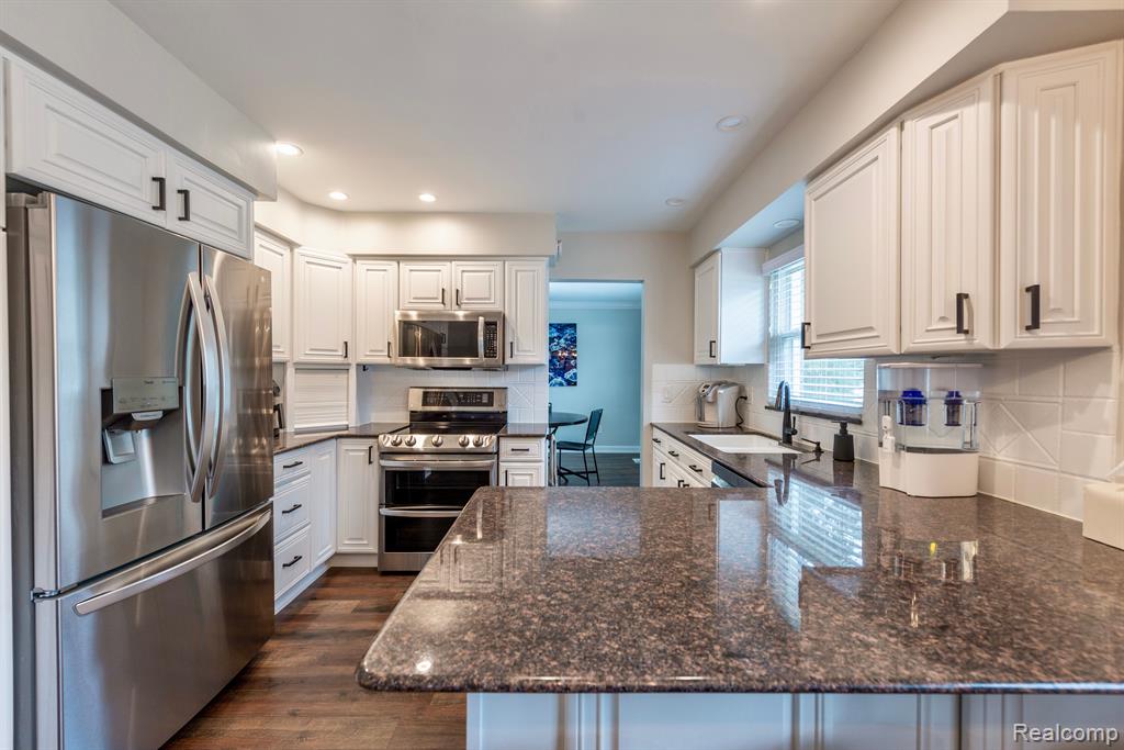 895 S GLENHURST Drive, Birmingham, MI 48009 — Photo 4