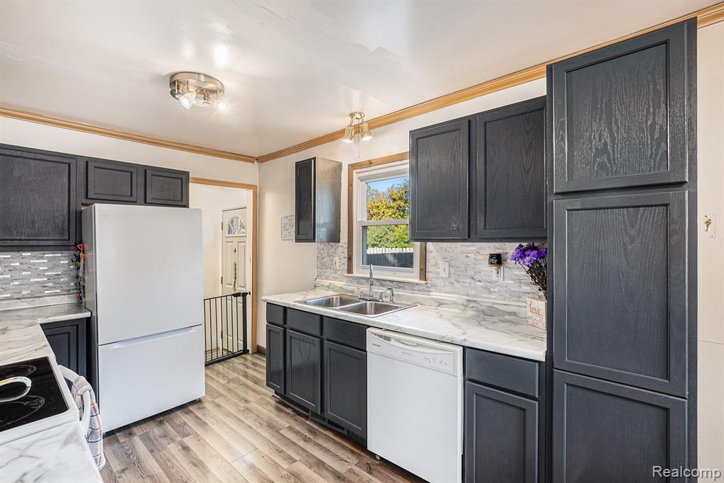 6041 Roberta Street, Burton, MI 48509 — Photo 10