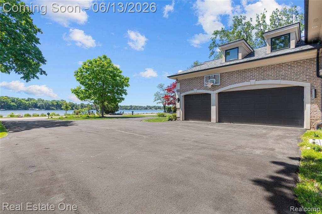2428 Pine Lake Road, West Bloomfield, MI 48324 — Photo 8