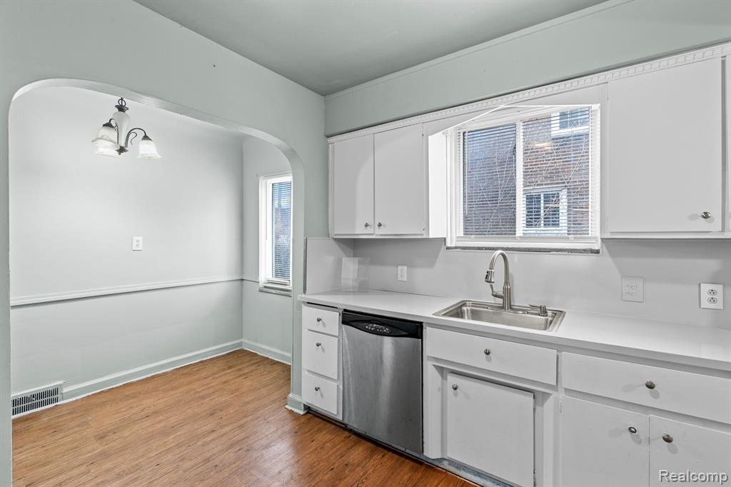 9550 ROBSON Street, Detroit, MI 48227 — Photo 7