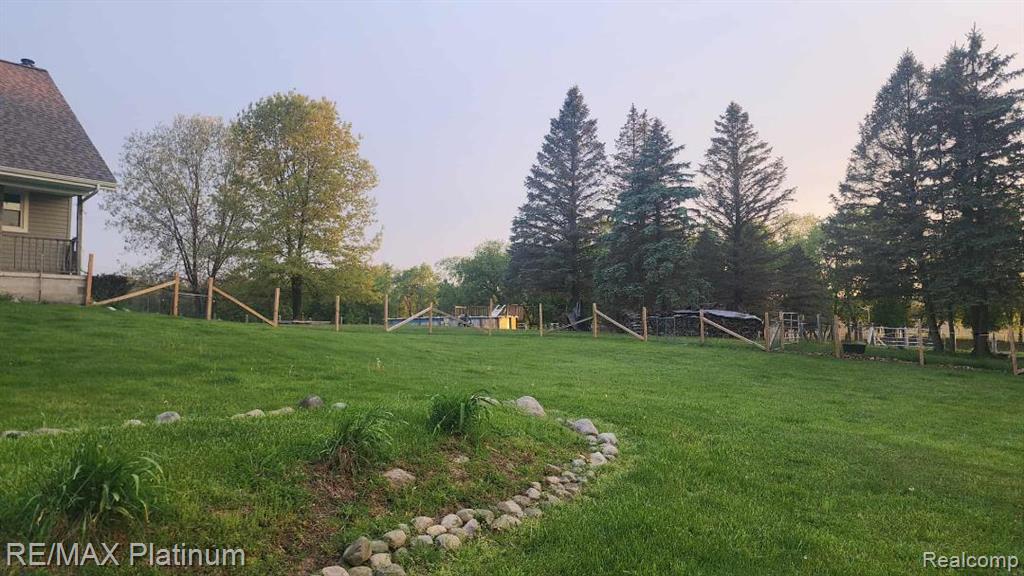 2025 W Rose Center Road, Holly, MI 48442 — Photo 8
