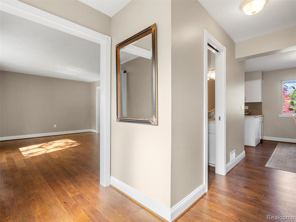 864 Dressler Lane, Rochester Hills, MI 48307 — Photo 25