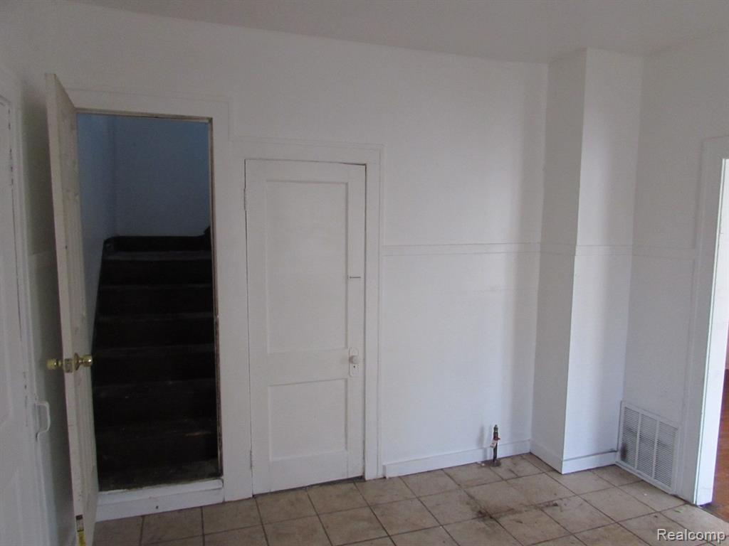 5270 MONTCLAIR Street, Detroit, MI 48213 — Photo 18