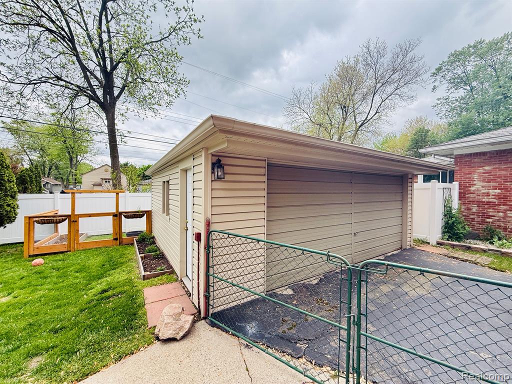 992 KEY WEST Drive, Clawson, MI — Photo 34