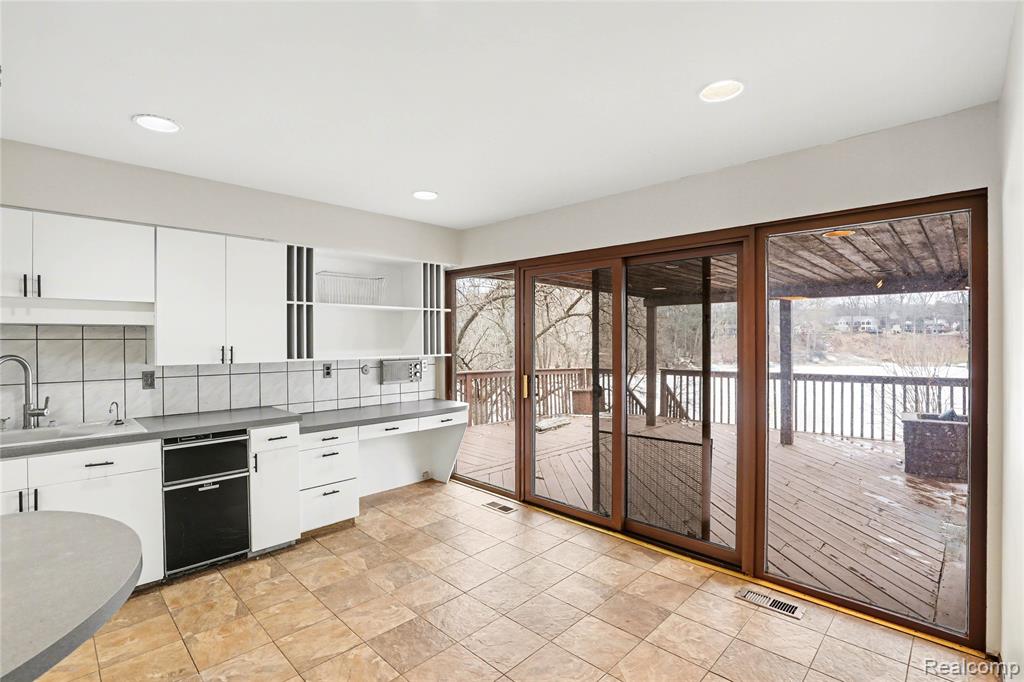 13490 Lakebrook Drive, Fenton, MI 48430 — Photo 10