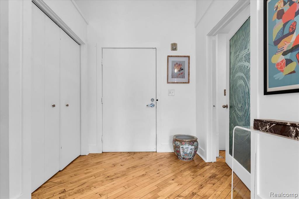 2843 E Grand Boulevard - Photo 2
