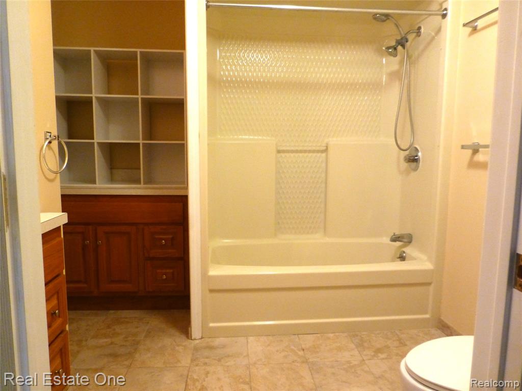 4448 Forsyth Drive, Troy, MI 48085 — Photo 16