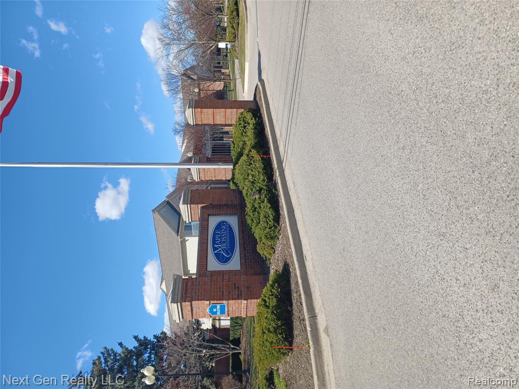 17200 Chesapeake Circle, Walled Lake, MI 48390 — Photo 35