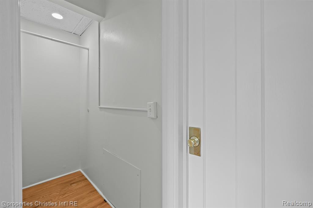 1093-95 Lakepointe Street, Grosse Pointe Park, MI 48230 — Photo 9