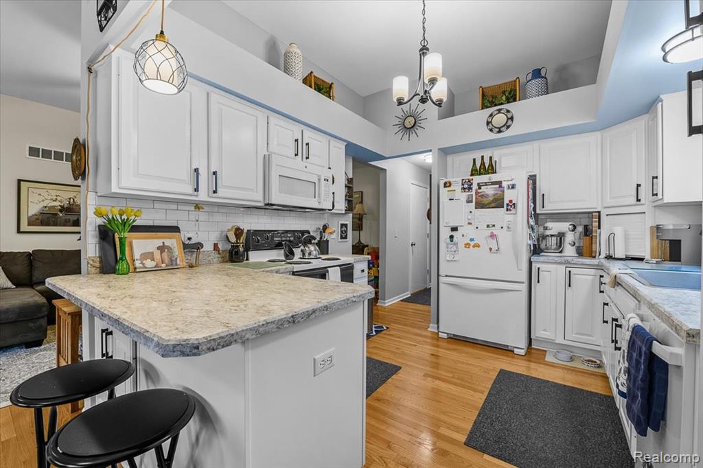 4462 Glenoaks Court, Warren, MI 48092 — Photo 8