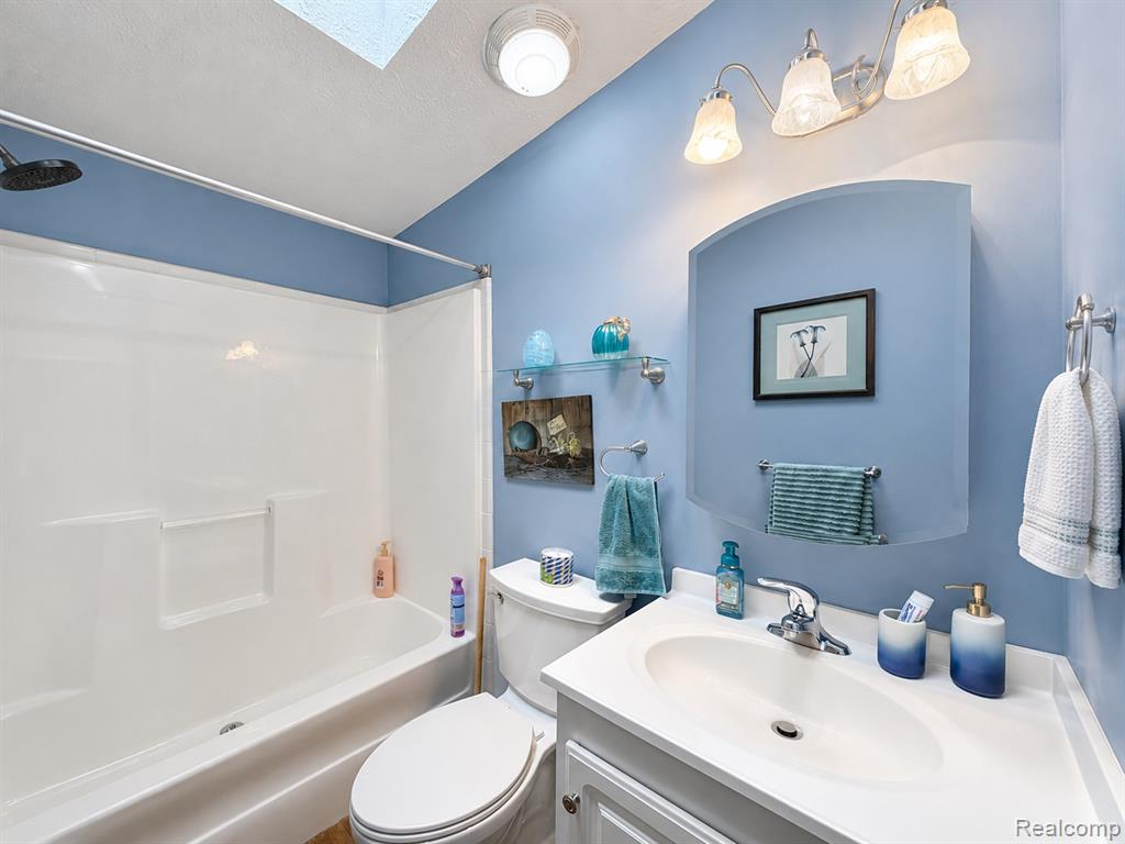 551 Twin Lakes Drive, MI — Photo 21