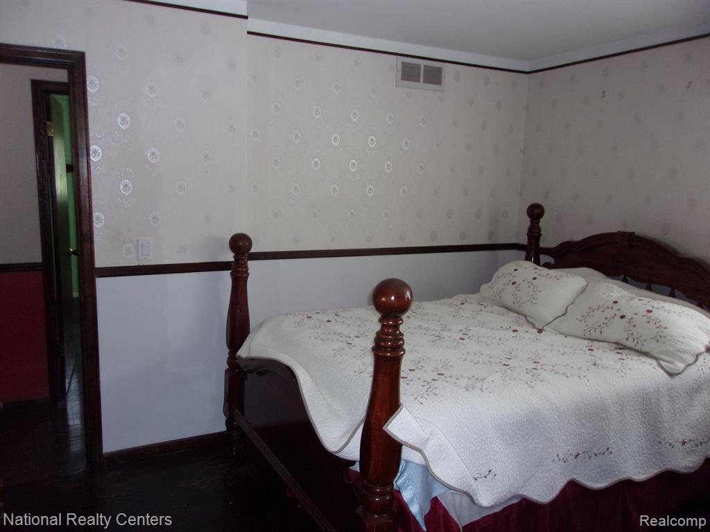 5856 HENRY RUFF Road, Garden City, MI — Photo 24