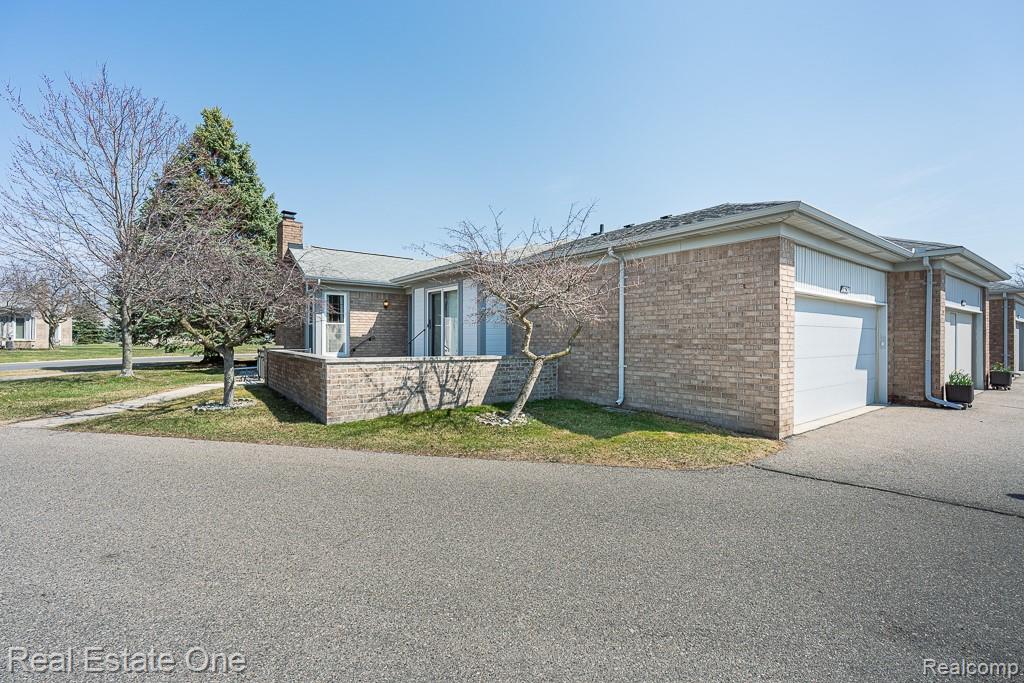 48790 Mill Bank Court, Utica, MI 48315 — Photo 33