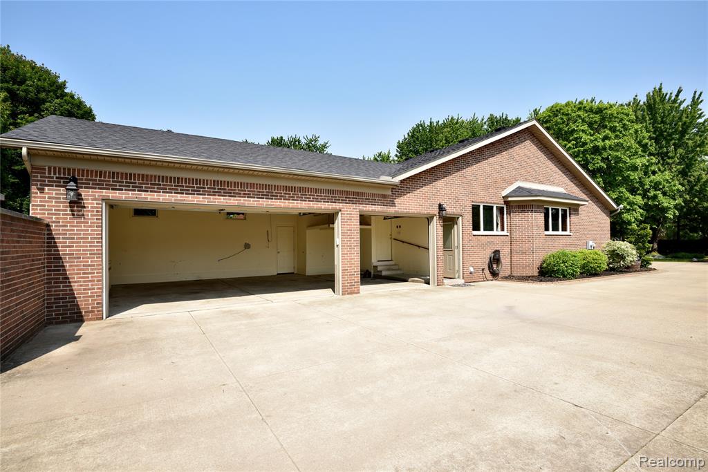 960 Eckford Drive, Troy, MI 48085 — Photo 41