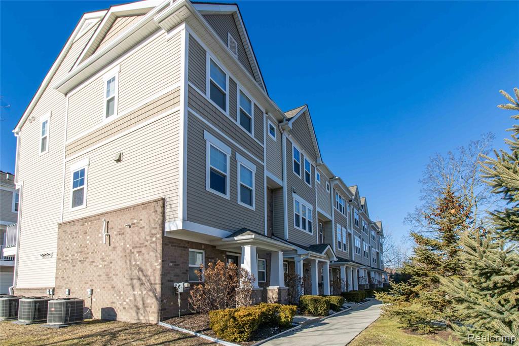 507 Midland Boulevard, 26, Royal Oak, MI 48073 — Photo 2