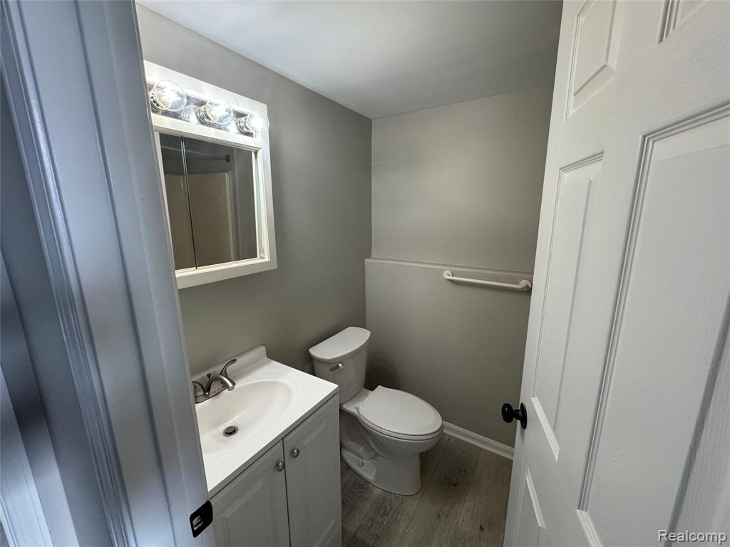 976 Ledyard Street, Waterford, MI 48328 — Photo 10