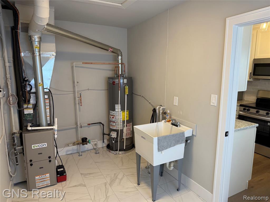 1143 E Harwood Avenue, Madison Heights, MI 48071 — Photo 11