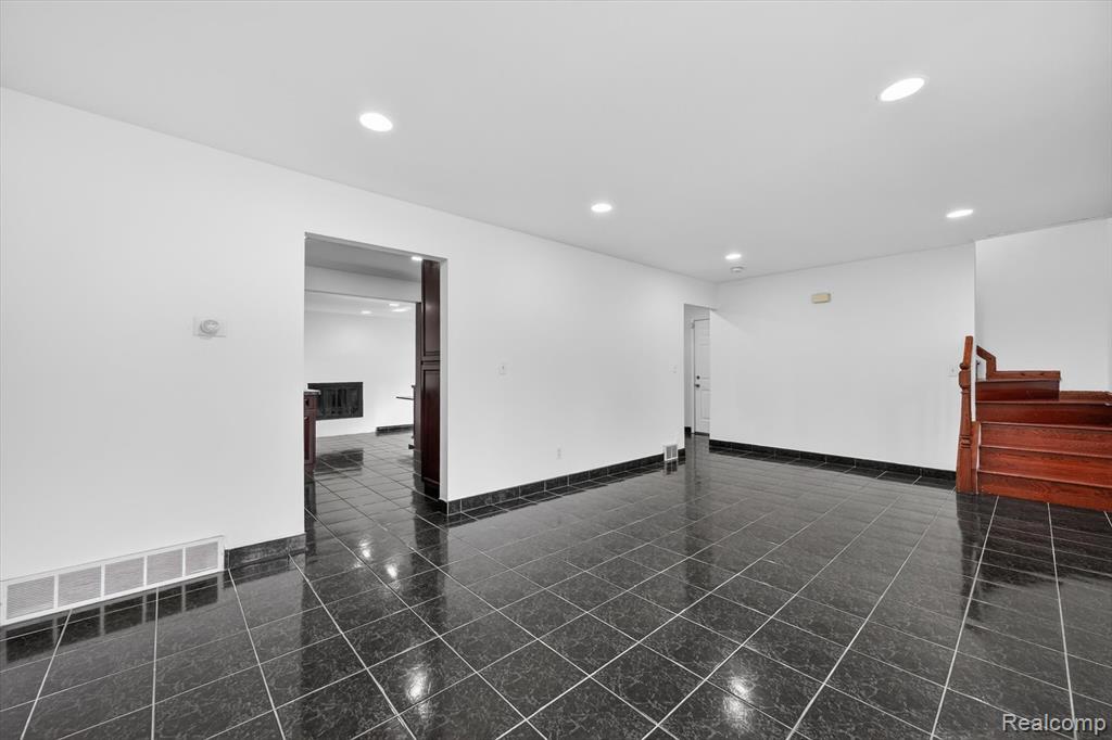 8452 Doncaster, Sterling Heights, MI 48312 — Photo 12