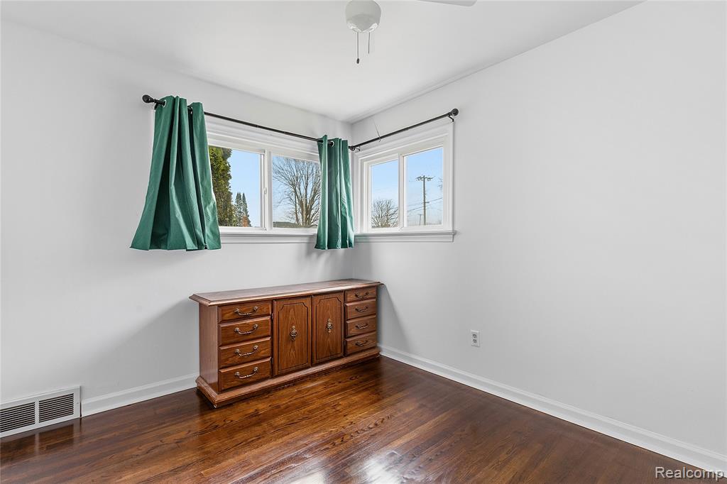 6457 Deering Street, Garden City, MI — Photo 13