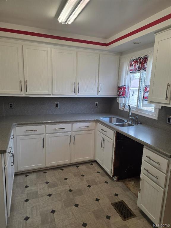 32620 Maplewood Street, Garden City, MI — Photo 12