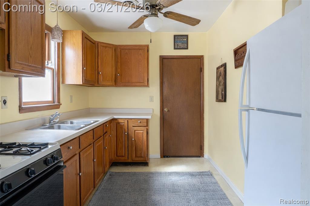 5763 N Silvery Lane, Dearborn Heights, MI 48127 — Photo 4