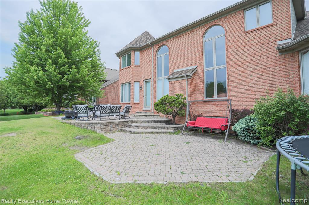 47909 Milonas Drive, Utica, MI 48315 — Photo 8