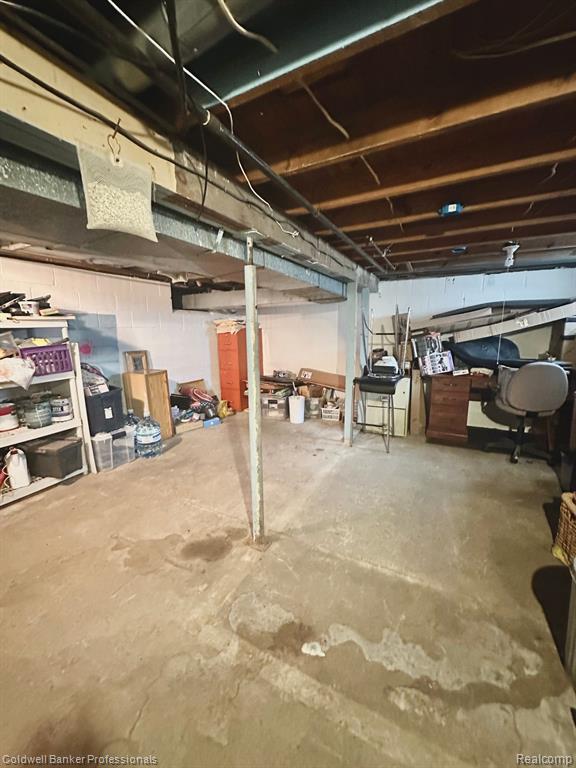 8709 CLARRIDGE Road, Clarkston, MI 48348 — Photo 32