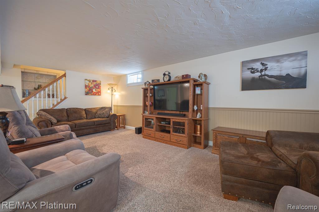 710 MANORDALE Court, Milford, MI 48381 — Photo 41