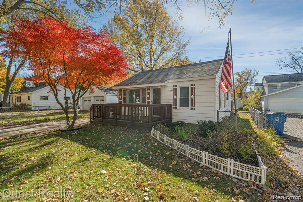4041 Chenlot Lane, Waterford, MI 48328 — front exterior