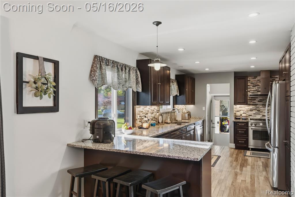 21420 Salisbury Avenue, Grosse Ile, MI 48138 — Photo 2