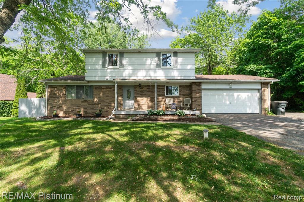 7353 GREEN VALLEY Drive, Grand Blanc, MI 48439 — front exterior