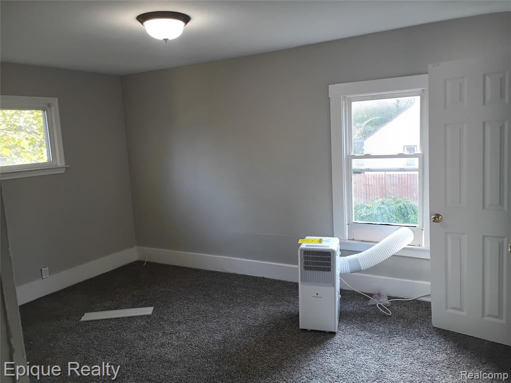 949 Boston Avenue, Waterford, MI 48328 — Photo 15