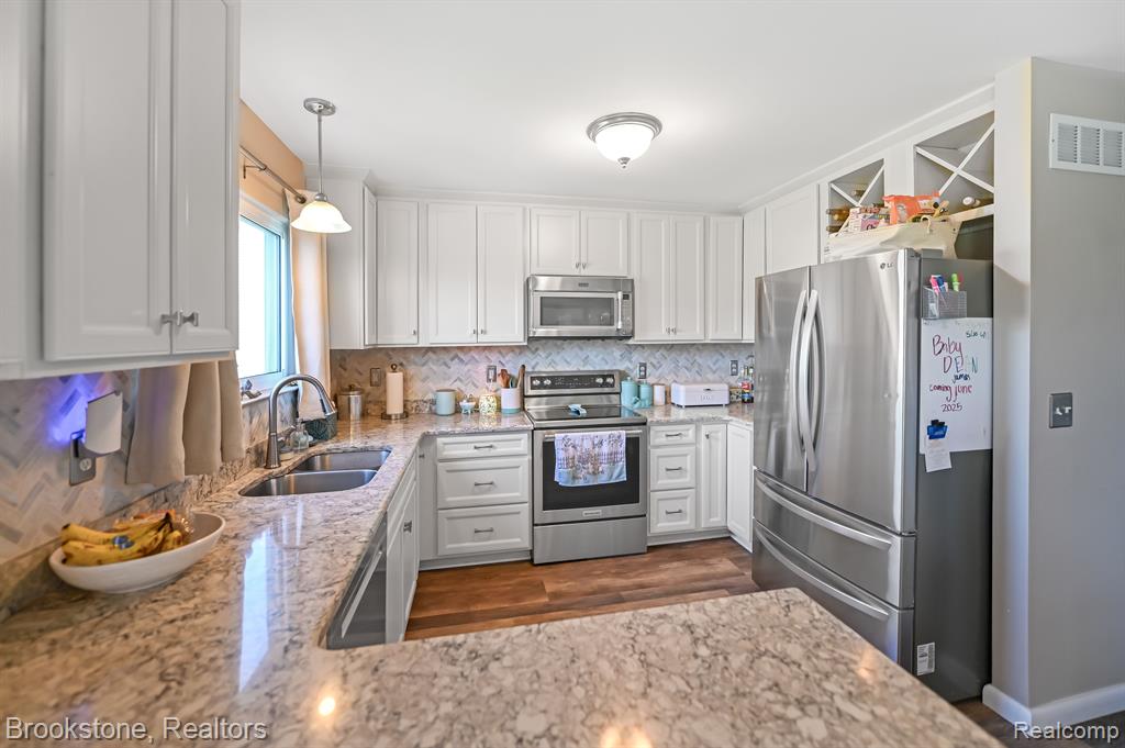 8344 DEER CREEK Court, Grand Blanc, MI 48439 — Photo 12