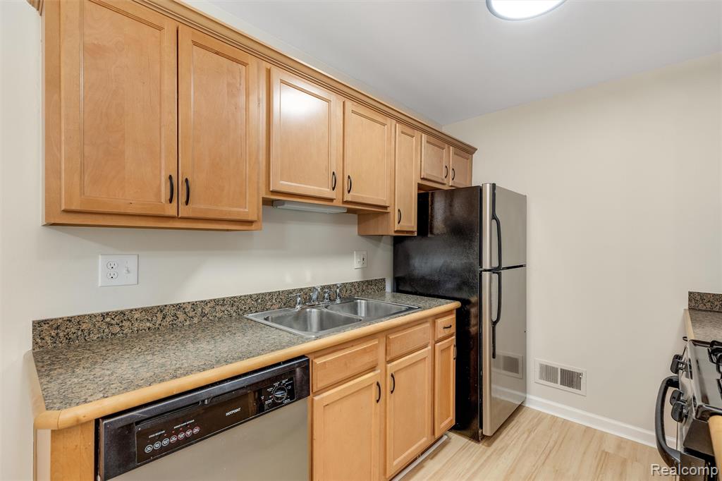 40526 Newport Drive, Plymouth, MI 48170 — Photo 11