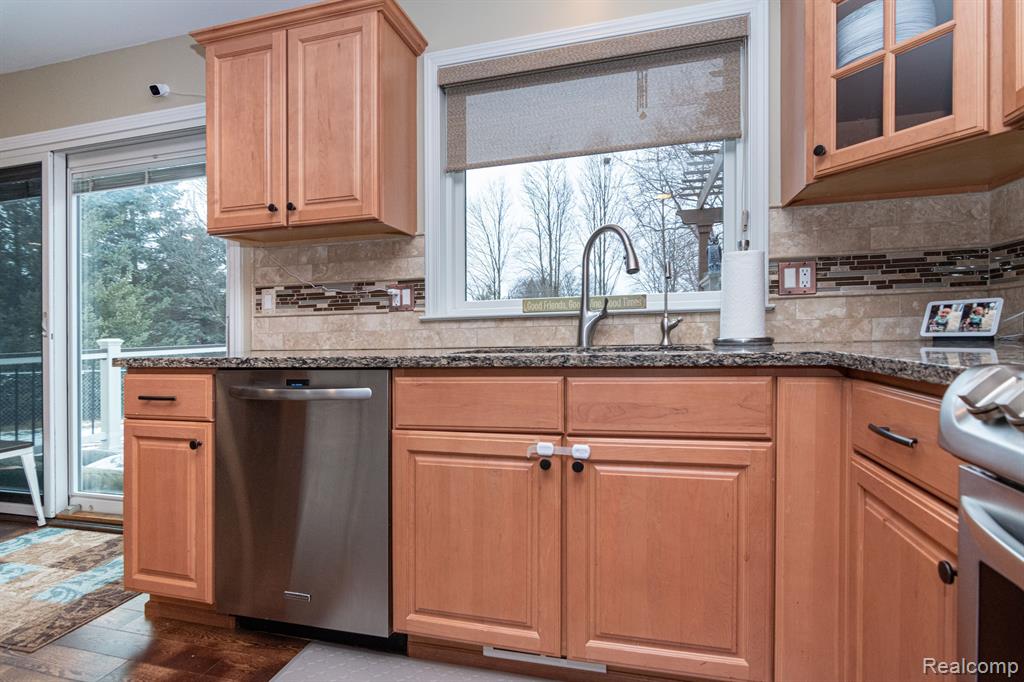 552 CROWN RIDGE Court, White Lake, MI — Photo 26