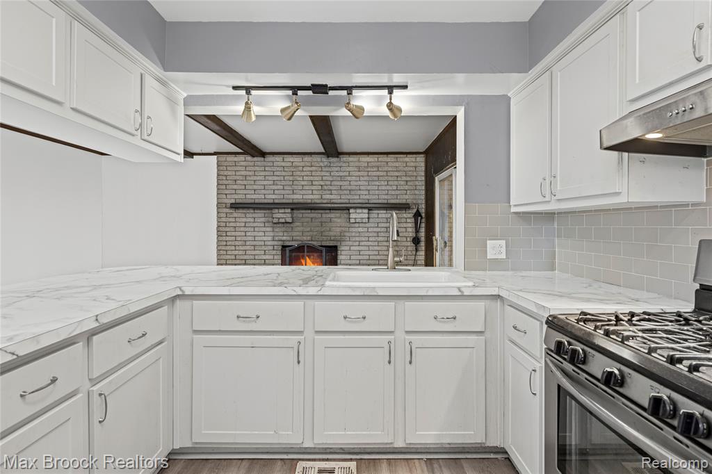 14670 Talbot Street, Oak Park, MI 48237 — Photo 6