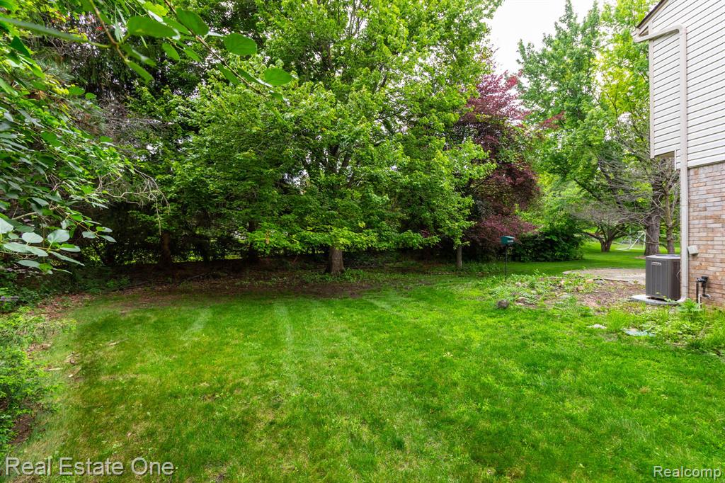 6011 Walker Drive, Troy, MI 48085 — Photo 37