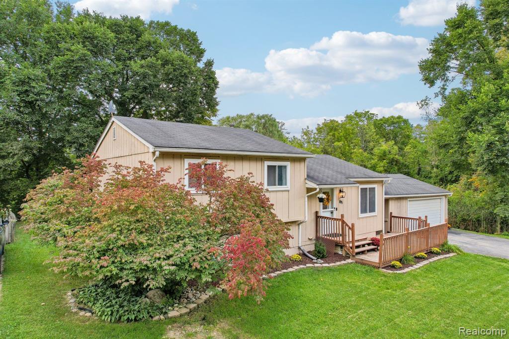 895 N CONKLIN Road, Lake Orion, MI 48362 — Photo 2