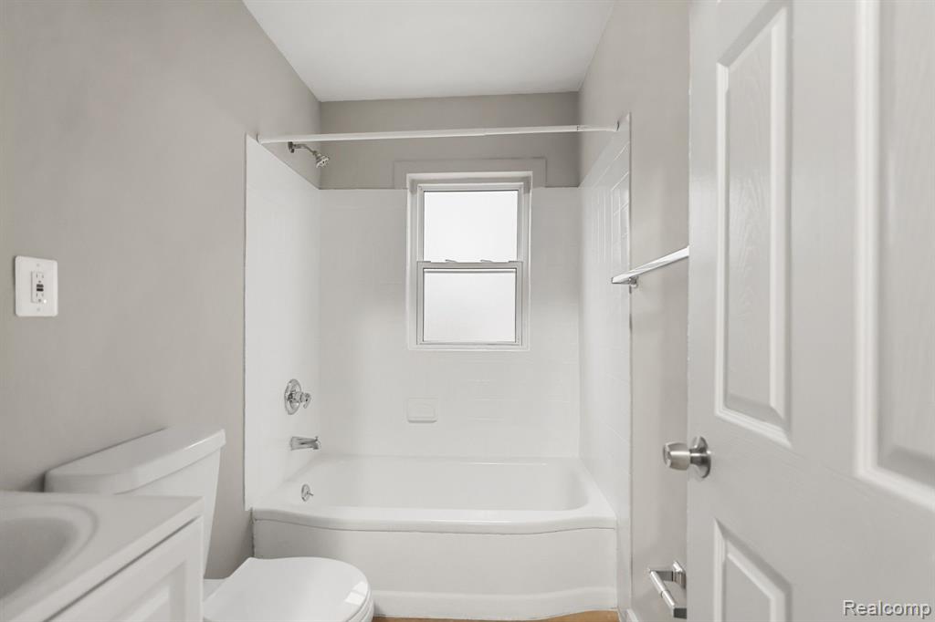 8499 MEADOW Avenue, Warren, MI 48089 — Photo 10