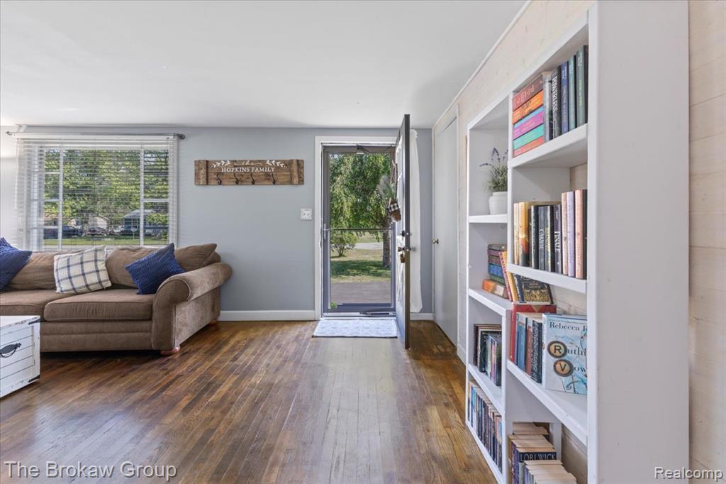 6088 Surrey Lane, Burton, MI 48519 — Photo 4