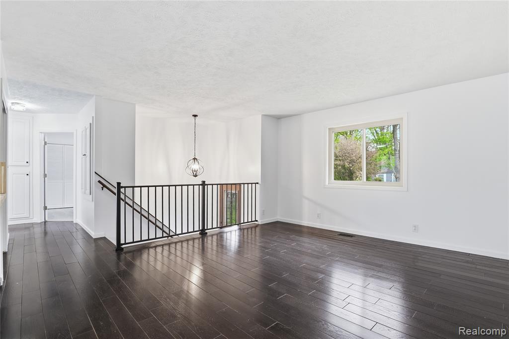 2465 Egelston Avenue, Burton, MI 48509 — Photo 3