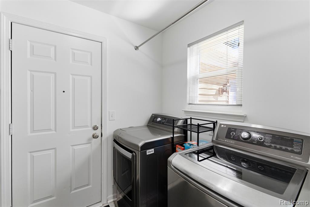 9140 Lakewood Drive, Whitmore Lake, MI 48189 — Photo 14