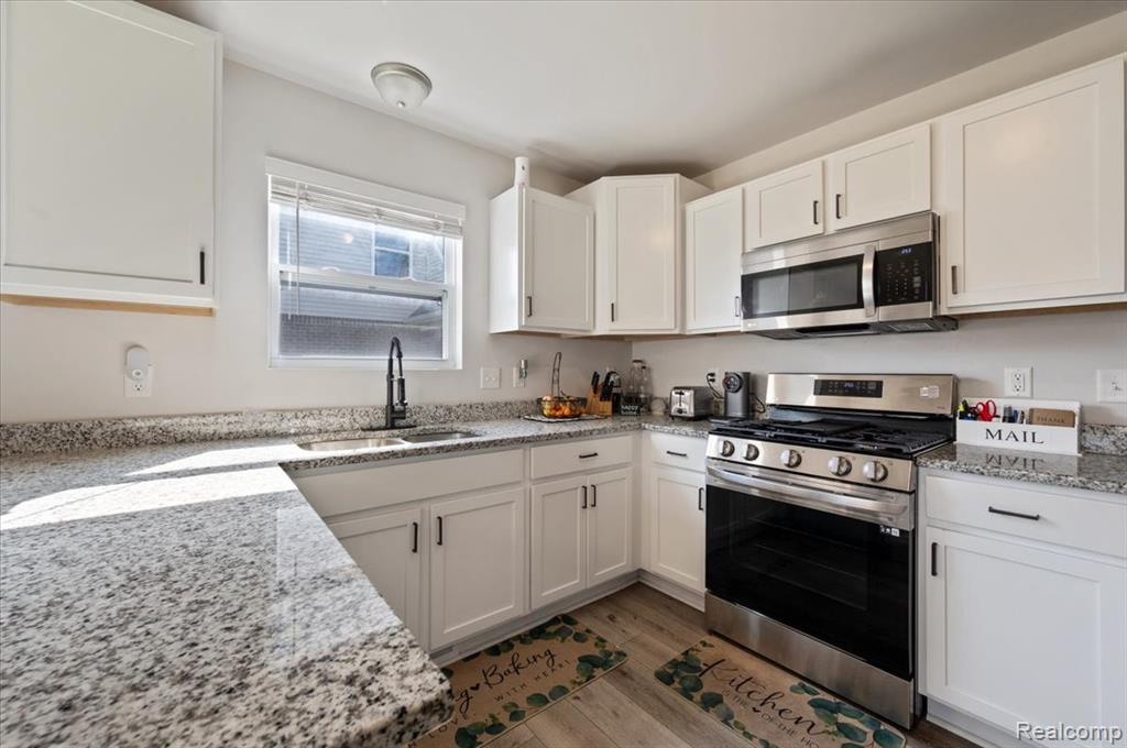 8332 Berwick Drive, Westland, MI — Photo 10